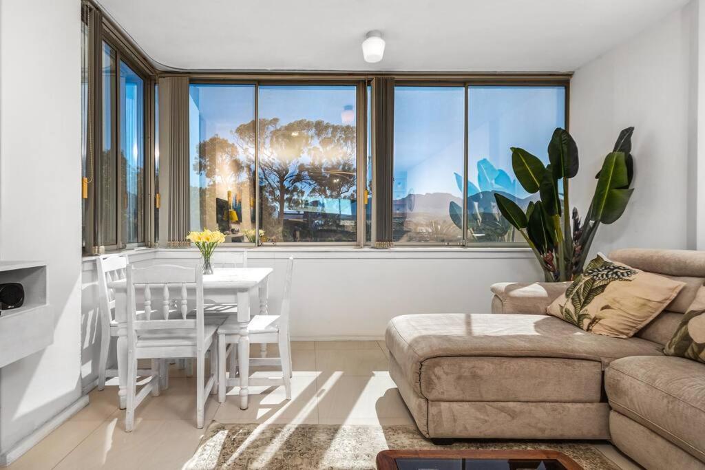 Apartment Elegance On *
