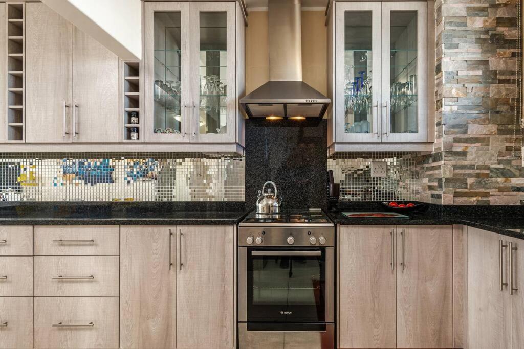 Apartment Elegance On *